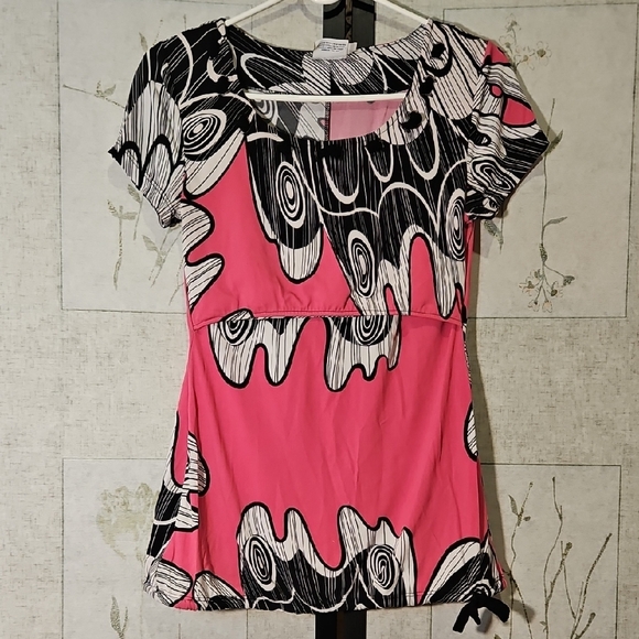Bright Pink Fitted Graphic Blouse with Short Sleeves - Picture 1 of 4